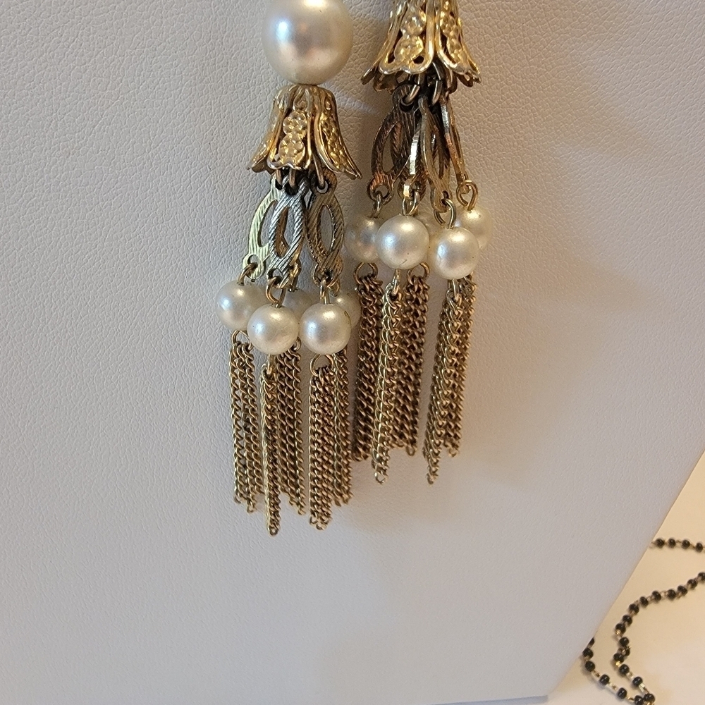 Goldtone Adjustable Length Faux Pearl Tassel Necklace - Picture 4 of 4
